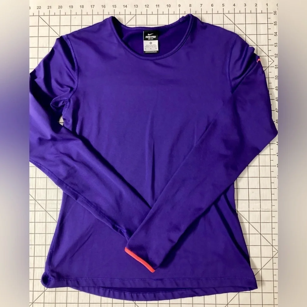 Nike Pro Women’s Size Medium Purple Long Sleeve DriFt Shirt‎